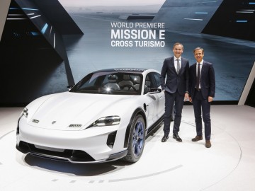 Od 356 do Mission E Cross Turismo - 70 lat debiut&oacute;w Porsche